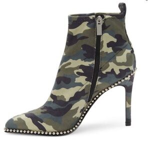 BCBG GENERATION Hedina  Studded Camo Ankle Boots size 9